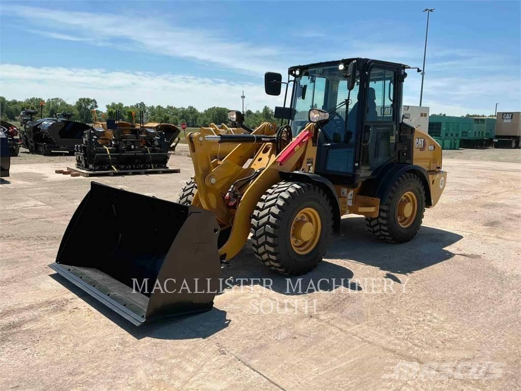 CAT 906 Kolesni nakladalci