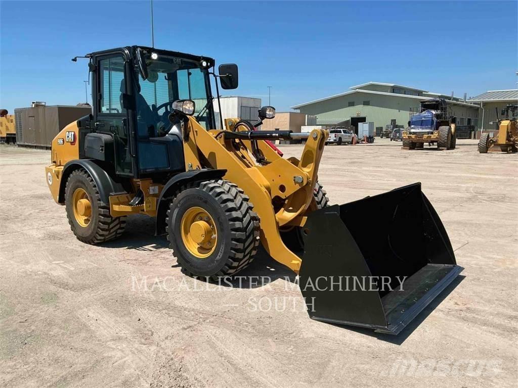 CAT 906 Kolesni nakladalci