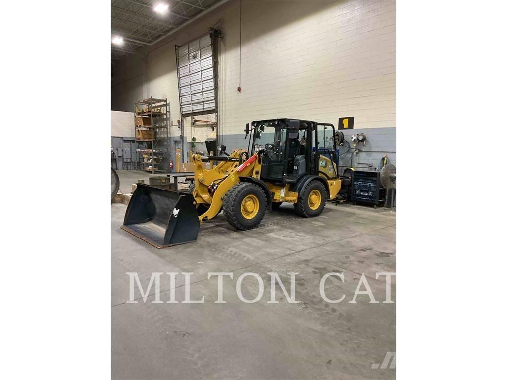 CAT 906 Kolesni nakladalci
