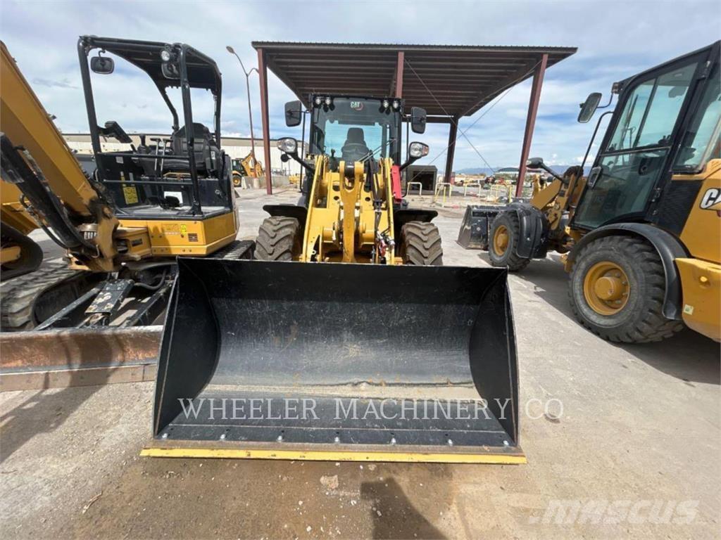 CAT 906 Kolesni nakladalci