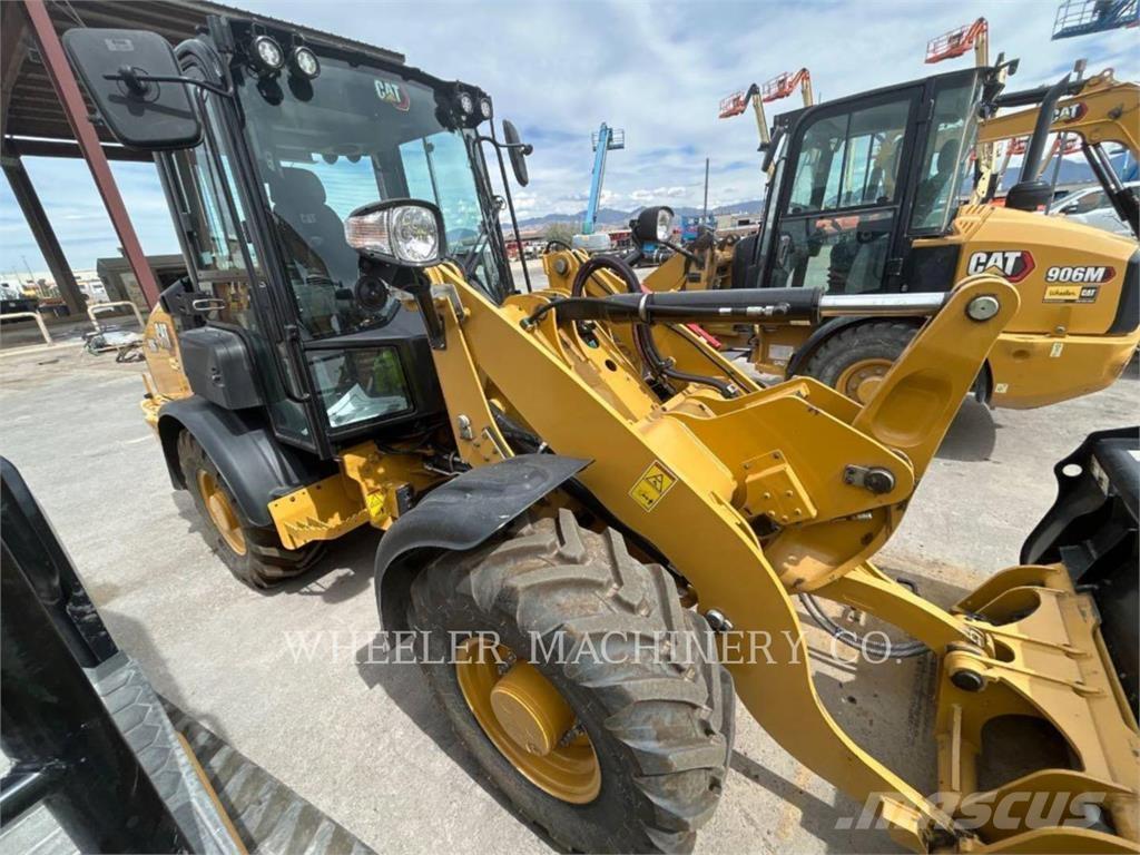 CAT 906 Kolesni nakladalci