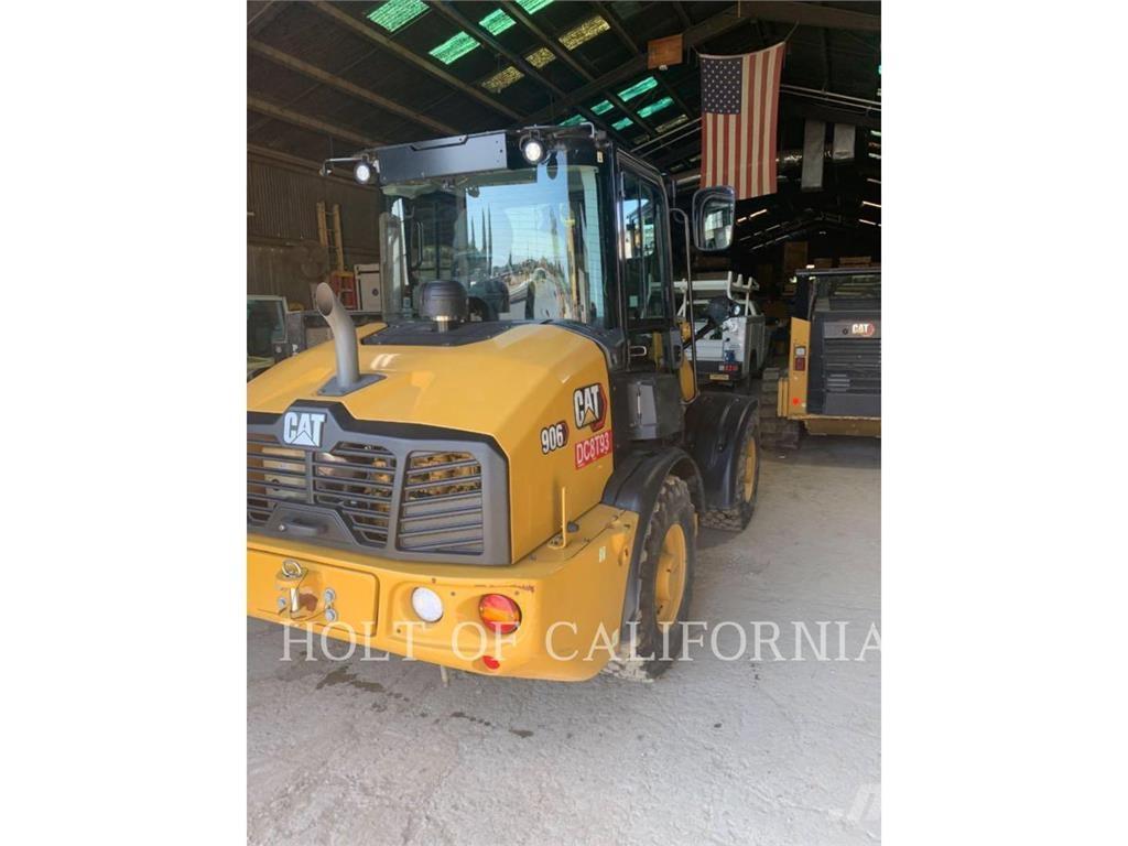 CAT 906 Kolesni nakladalci