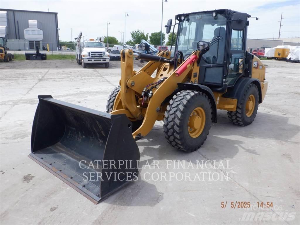 CAT 906-14 Kolesni nakladalci