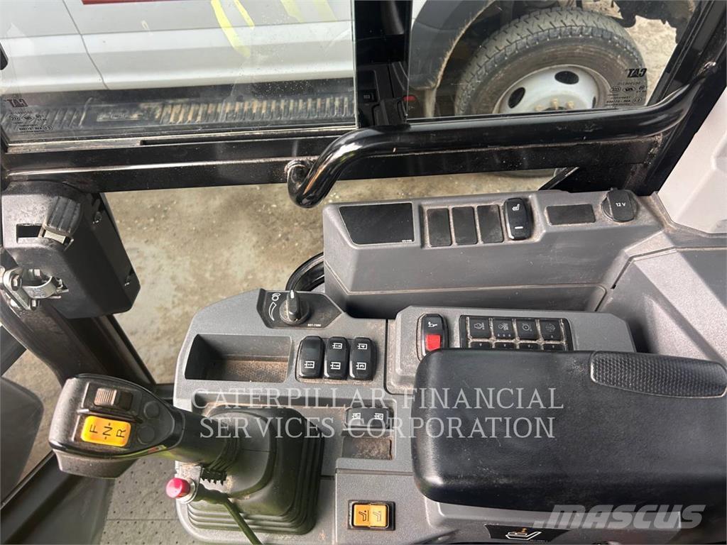 CAT 906-14 Kolesni nakladalci