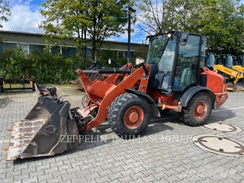 CAT 906H Kolesni nakladalci