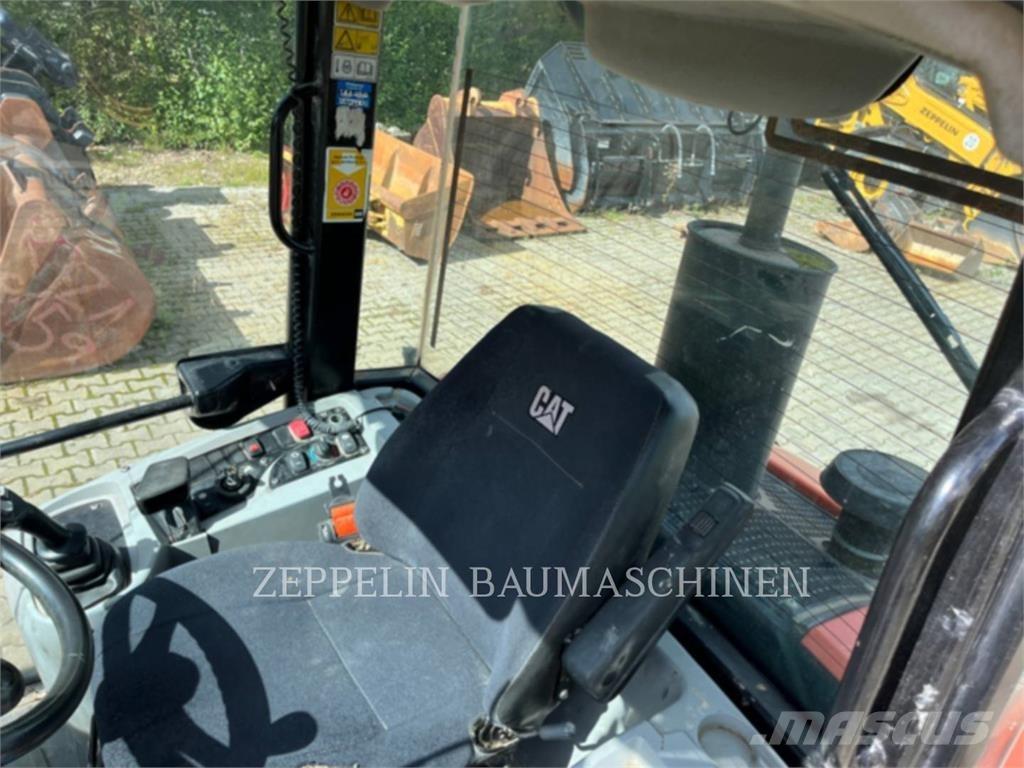 CAT 906H Kolesni nakladalci