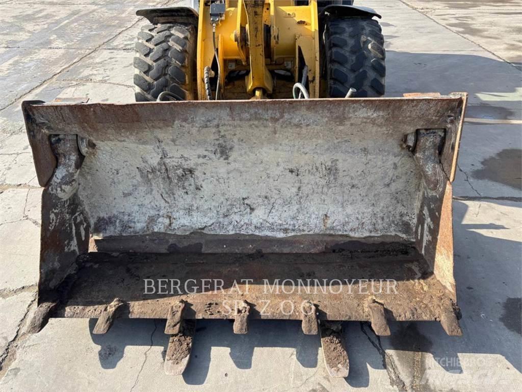 CAT 906H2 Kolesni nakladalci