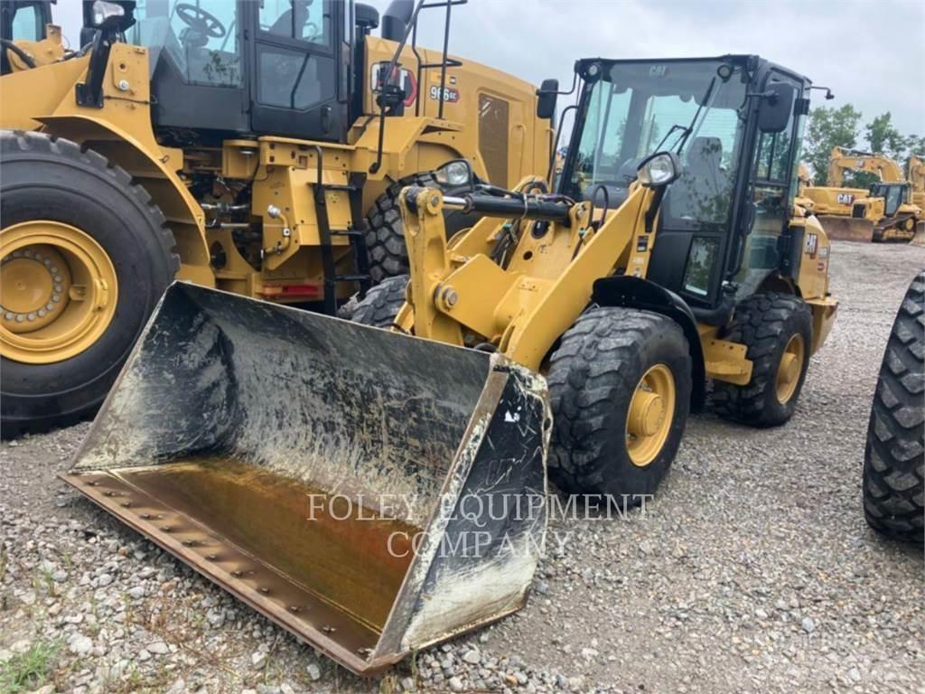 CAT 906M Kolesni nakladalci
