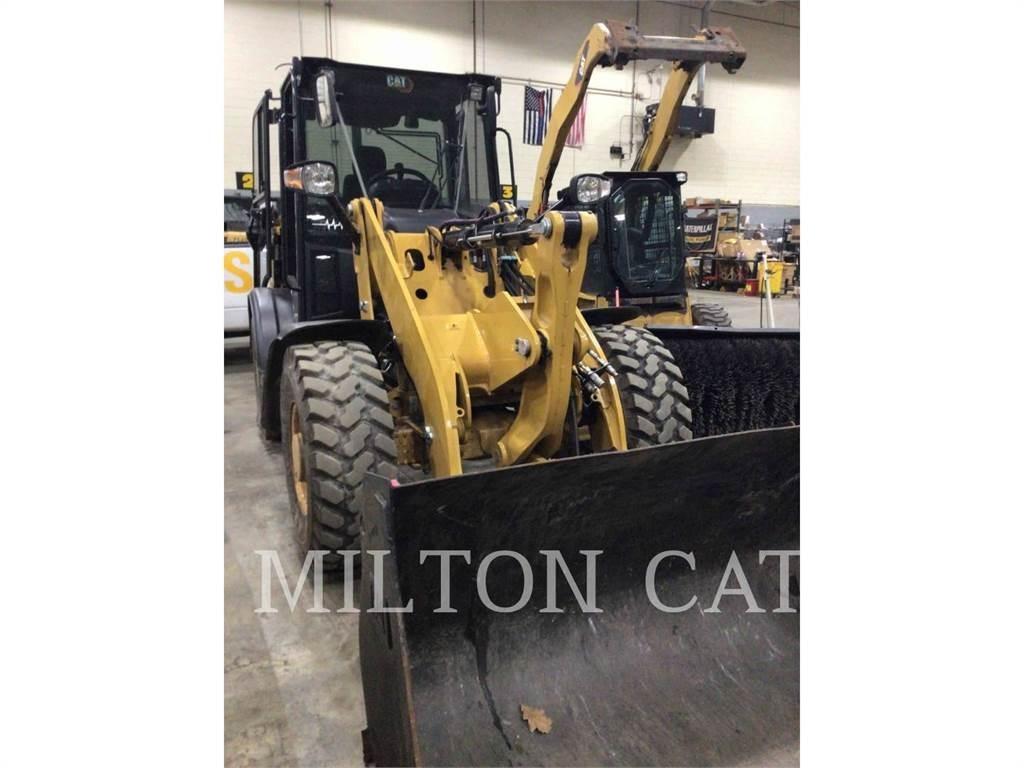 CAT 906M Kolesni nakladalci