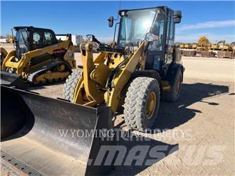 CAT 906M Kolesni nakladalci