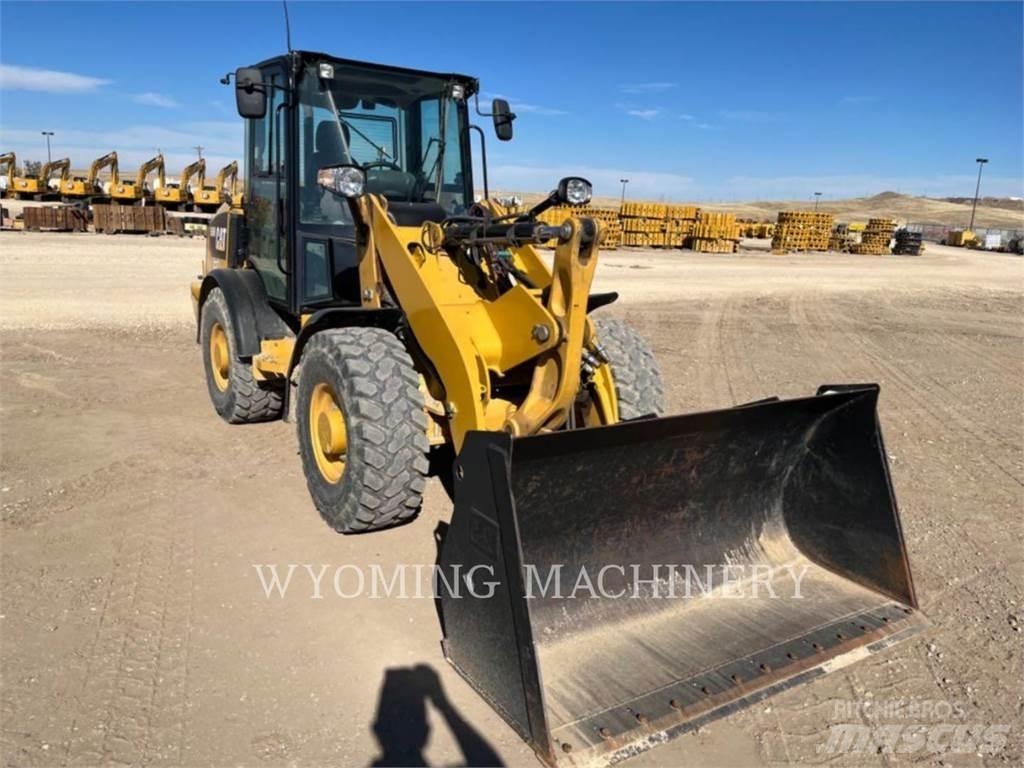 CAT 906M Kolesni nakladalci