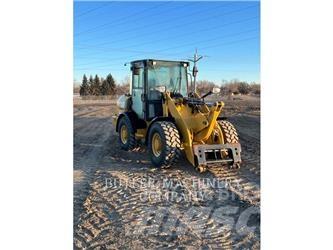 CAT 906M Kolesni nakladalci