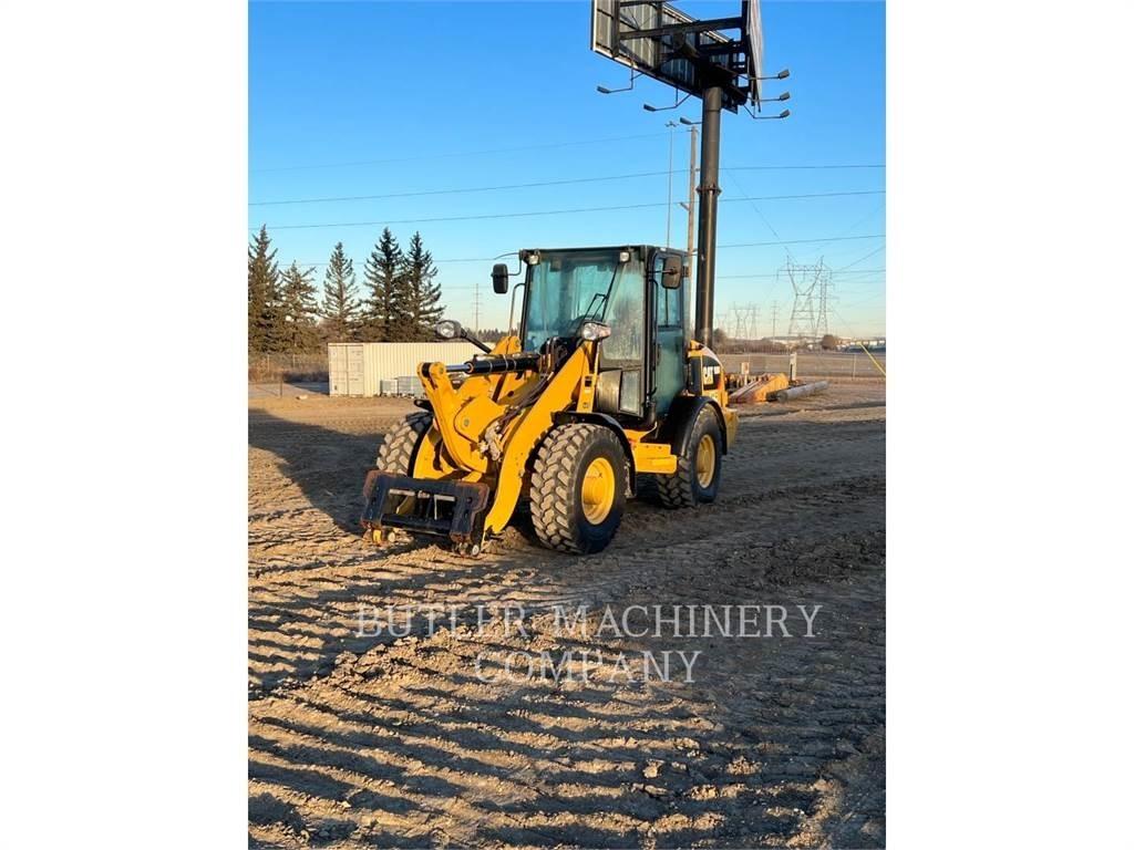 CAT 906M Kolesni nakladalci
