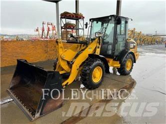 CAT 906M Kolesni nakladalci