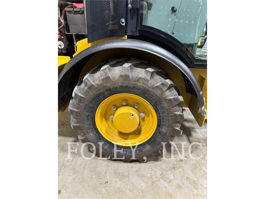 CAT 906M Kolesni nakladalci