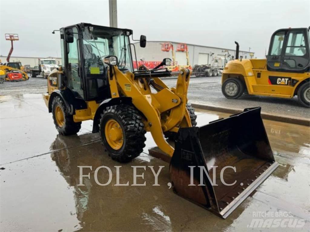 CAT 906M Kolesni nakladalci