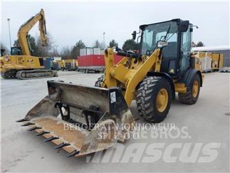 CAT 906M Kolesni nakladalci