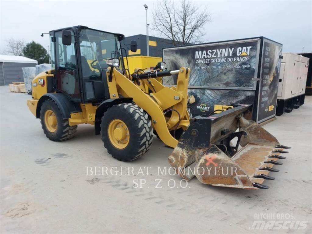 CAT 906M Kolesni nakladalci