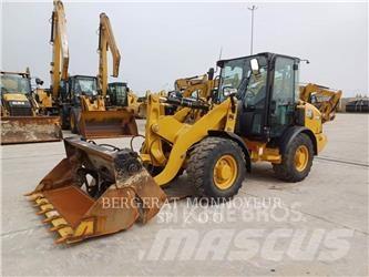 CAT 906M Kolesni nakladalci