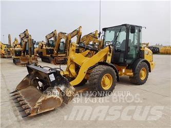 CAT 906M Kolesni nakladalci