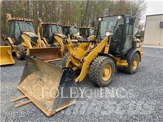 CAT 906M Kolesni nakladalci