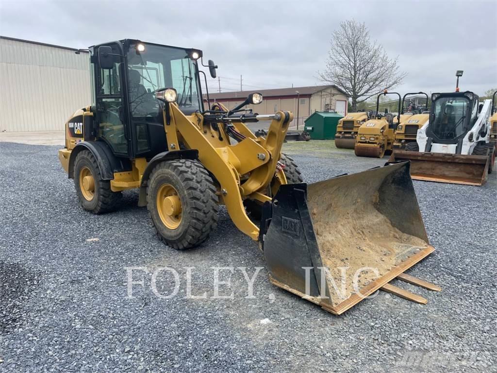CAT 906M Kolesni nakladalci