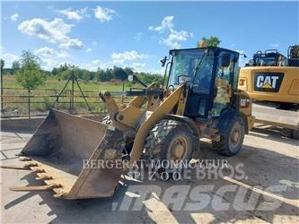 CAT 906M Kolesni nakladalci