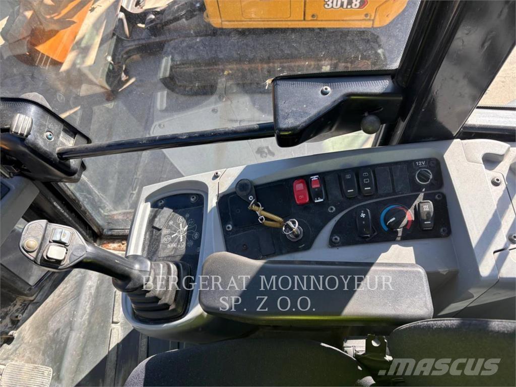 CAT 906M Kolesni nakladalci