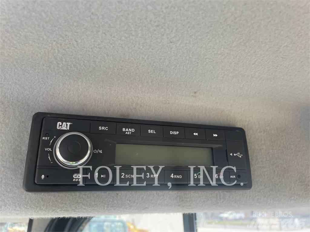 CAT 906M Kolesni nakladalci