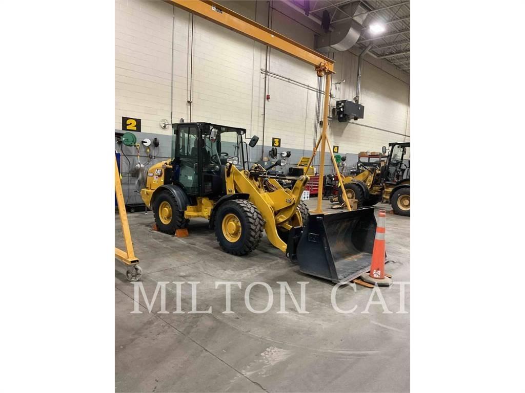 CAT 906M Kolesni nakladalci