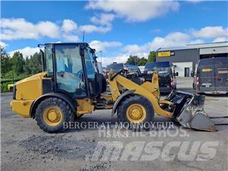 CAT 906M Kolesni nakladalci