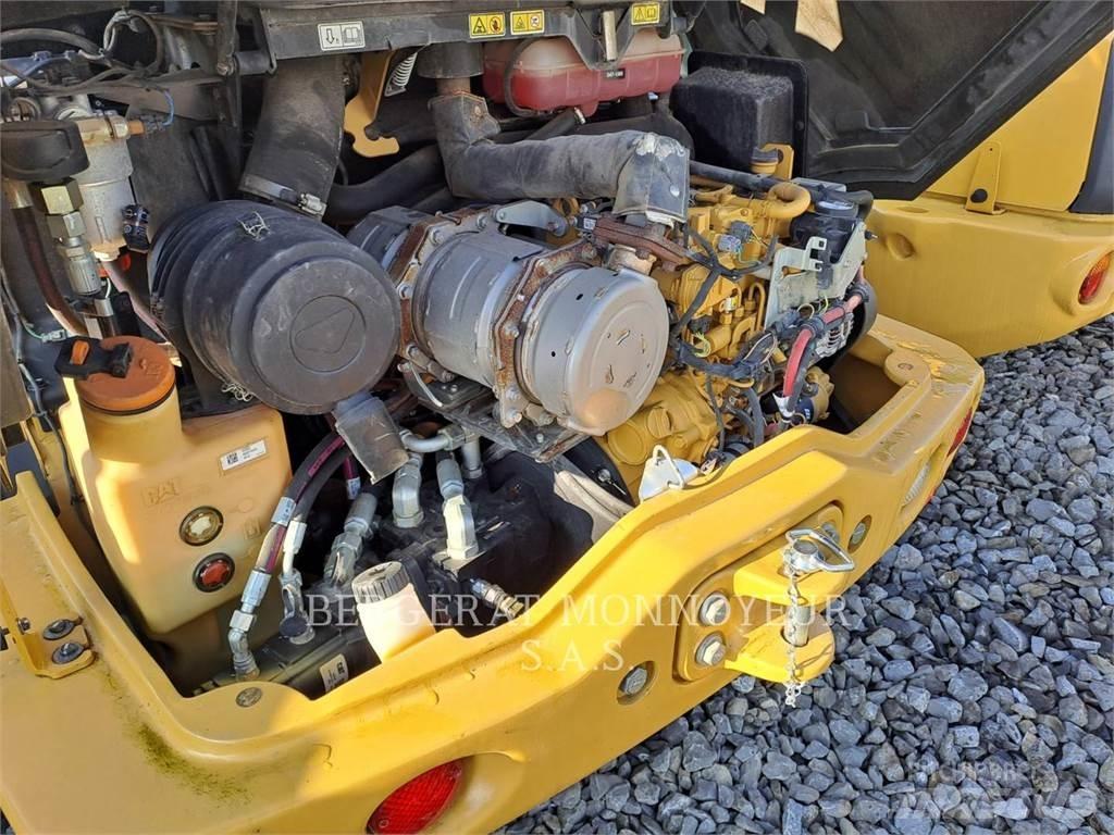 CAT 906M Kolesni nakladalci