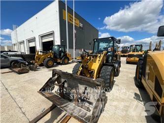 CAT 906M Kolesni nakladalci