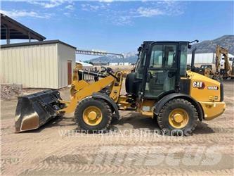 CAT 906M Kolesni nakladalci
