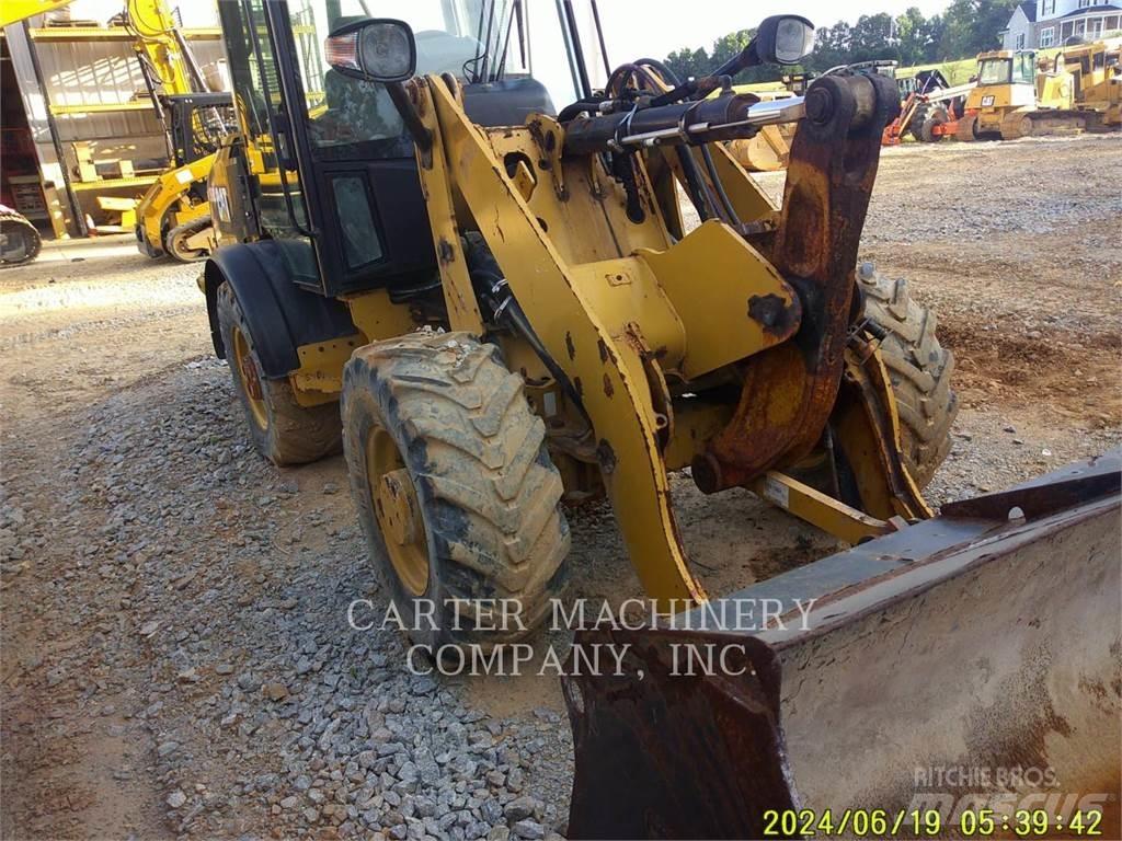CAT 906M Kolesni nakladalci