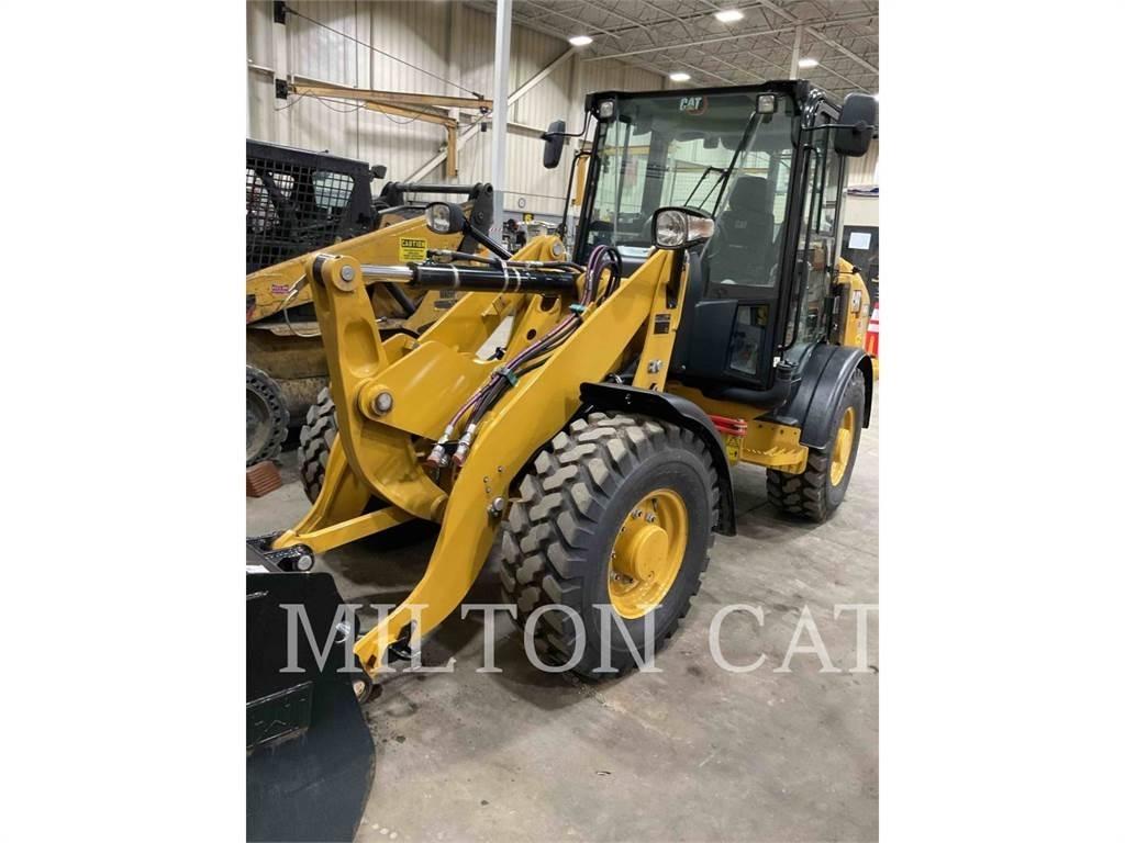 CAT 906M Kolesni nakladalci