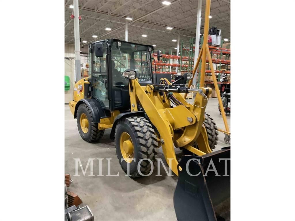 CAT 906M Kolesni nakladalci