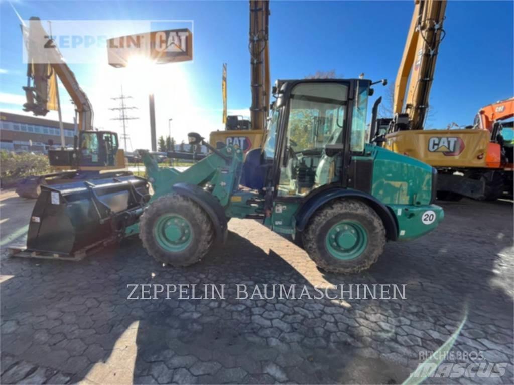 CAT 906M Kolesni nakladalci