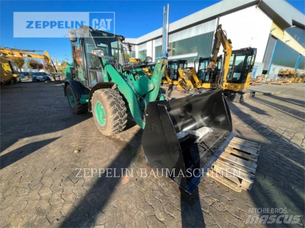 CAT 906M Kolesni nakladalci