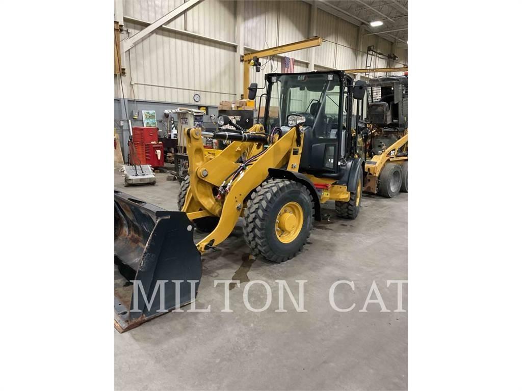 CAT 906M Kolesni nakladalci