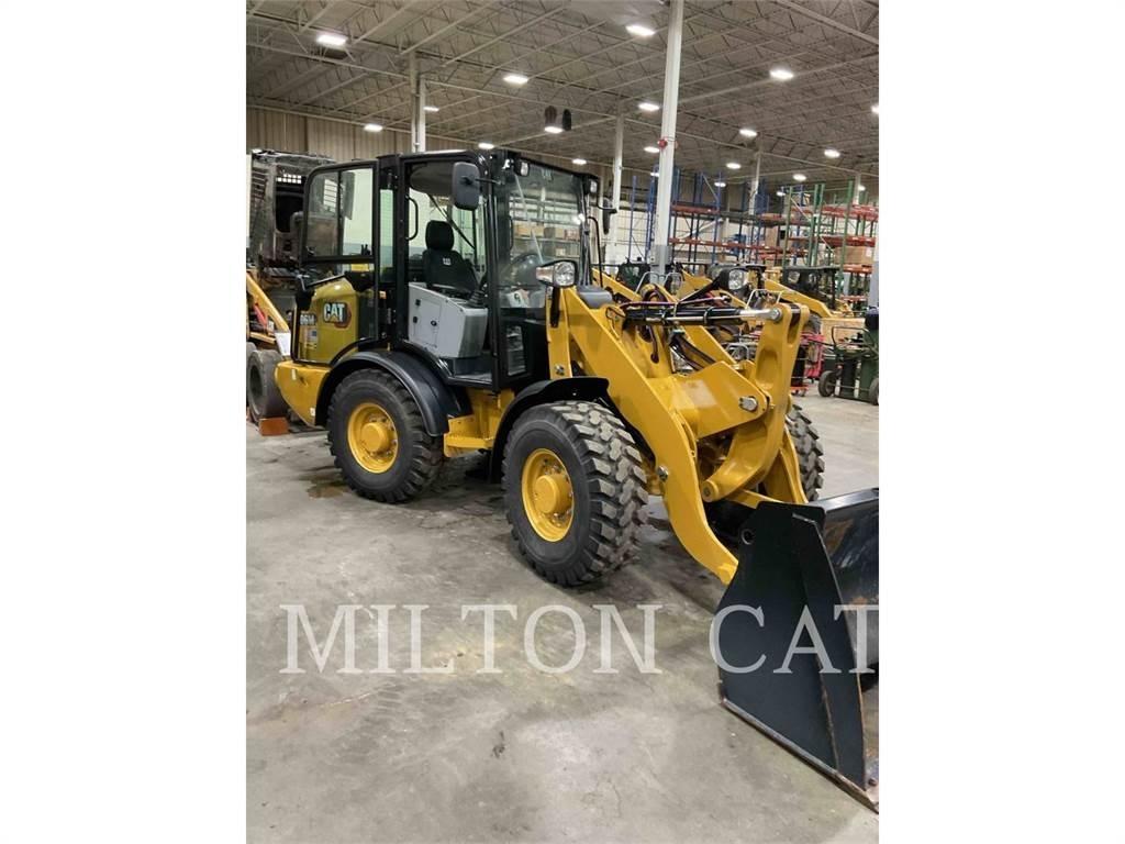 CAT 906M Kolesni nakladalci
