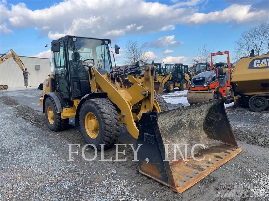 CAT 906M Kolesni nakladalci