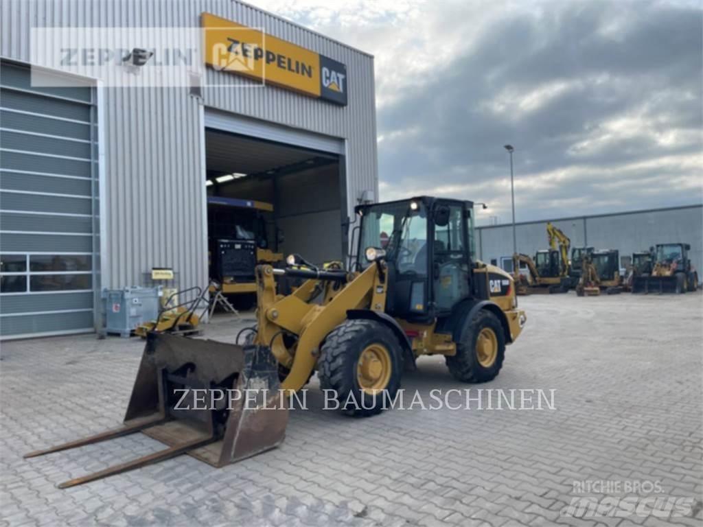 CAT 906M Kolesni nakladalci