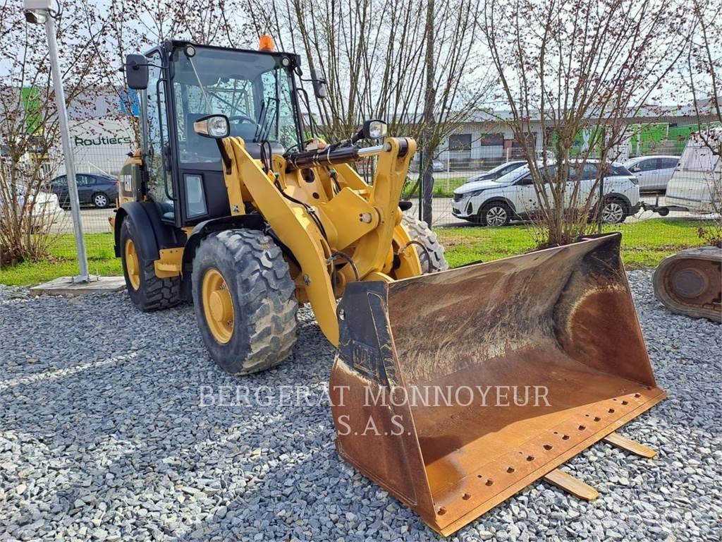 CAT 906M Kolesni nakladalci