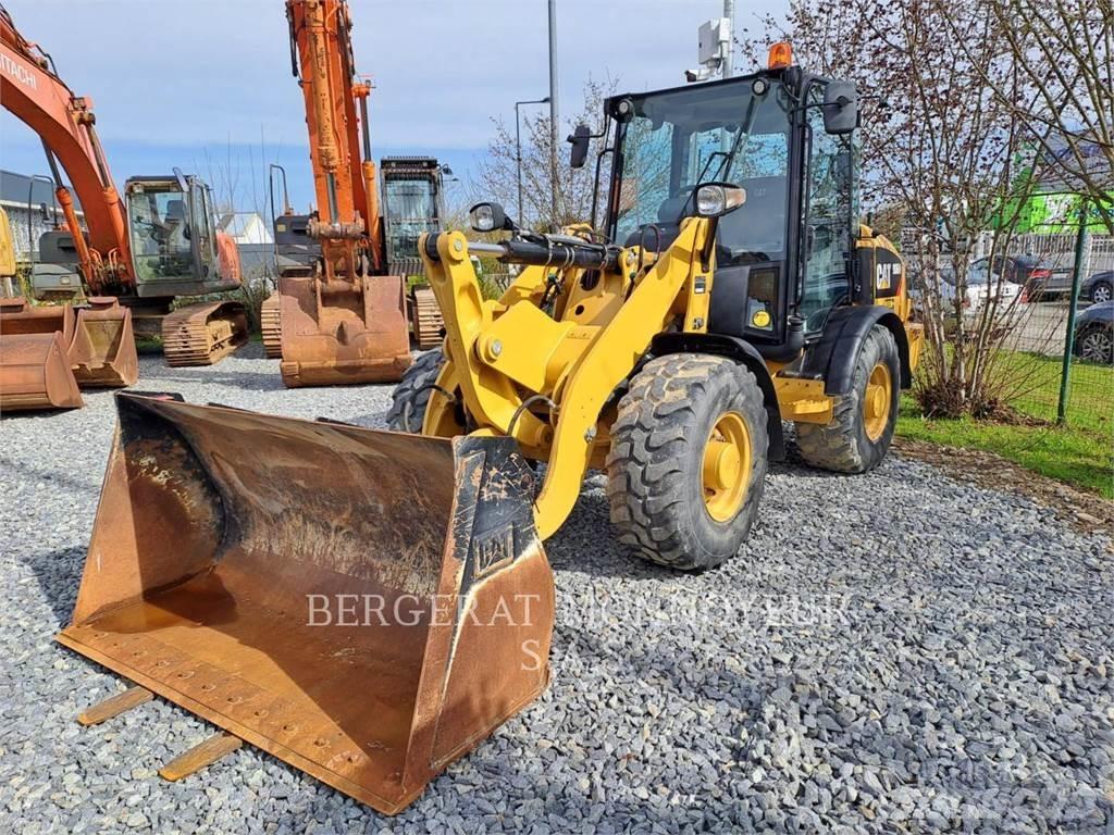CAT 906M Kolesni nakladalci