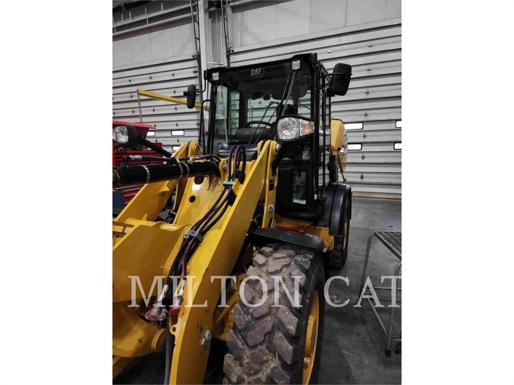 CAT 906M Kolesni nakladalci