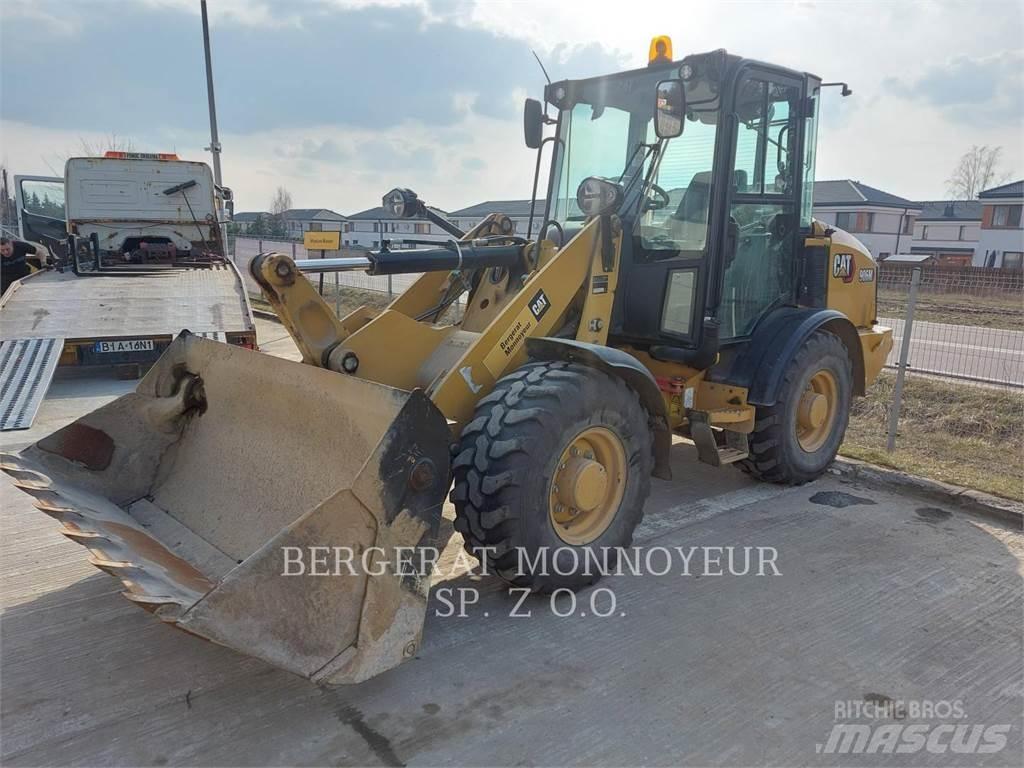 CAT 906M Kolesni nakladalci