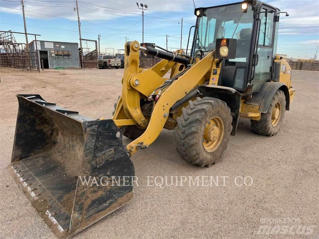 CAT 906M Kolesni nakladalci