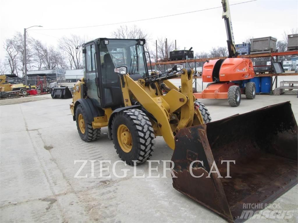 CAT 906M Kolesni nakladalci