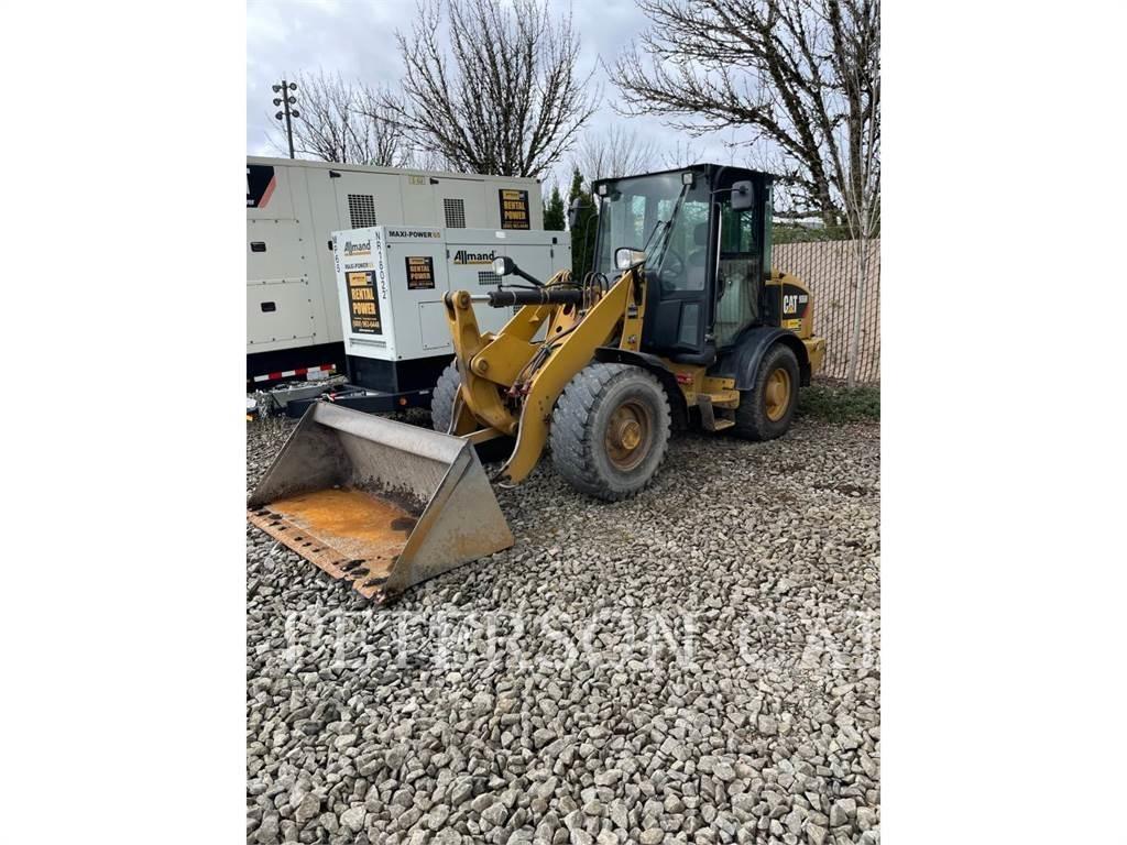 CAT 906M Kolesni nakladalci